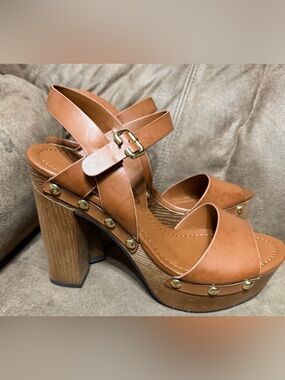 Indigo Rd Women's Tan Platform Sandals with Studded Wood Heel